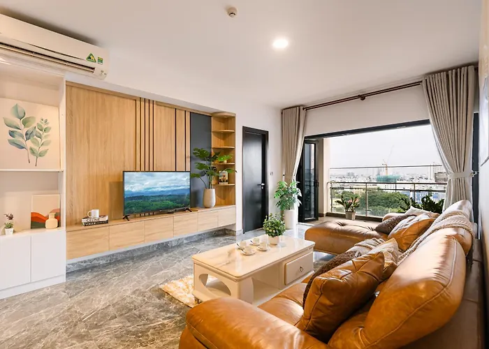 2-3 Bedroom In District 1 Free Pool Gym Sauna